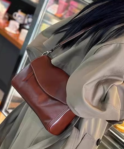 NiiNa(ニーナ)の「【 NiiNa / ニーナ 】【高品質牛革】2wayレトロカジュアルワンハンドルショルダーバッグ(ショルダーバッグ・レディース・ブラウン/ダークブラウン/グリーン/ブラック/ブラウン系・FREE)」の20枚目の写真