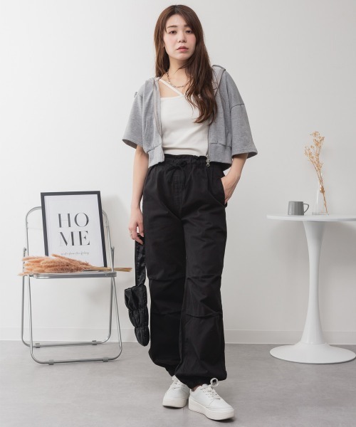 RCD(アールシーディー)の「リラックスワイド パラシュートパンツ(チノパンツ・レディース・ベージュ/ブラック/カーキ・M/L/LL/3L/4L)」の4枚目の写真