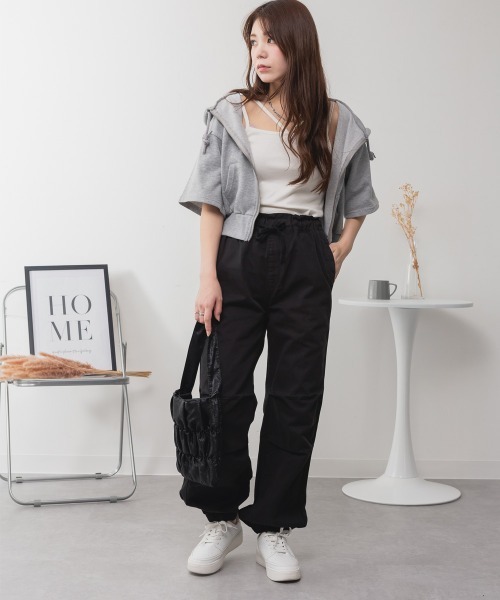 RCD(アールシーディー)の「リラックスワイド パラシュートパンツ(チノパンツ・レディース・ベージュ/ブラック/カーキ・M/L/LL/3L/4L)」の7枚目の写真