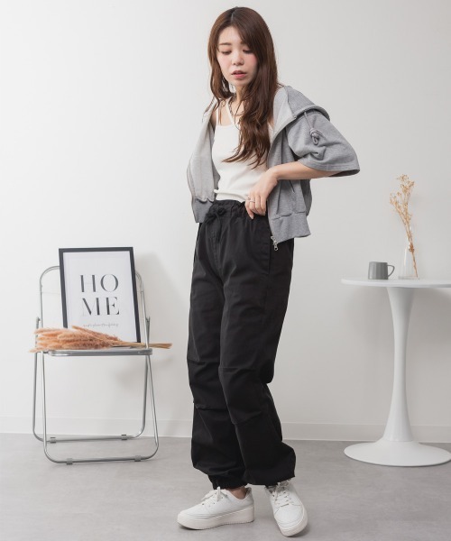 RCD(アールシーディー)の「リラックスワイド パラシュートパンツ(チノパンツ・レディース・ベージュ/ブラック/カーキ・M/L/LL/3L/4L)」の9枚目の写真