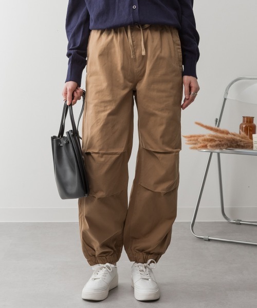 RCD(アールシーディー)の「リラックスワイド パラシュートパンツ(チノパンツ・レディース・ベージュ/ブラック/カーキ・M/L/LL/3L/4L)」の14枚目の写真