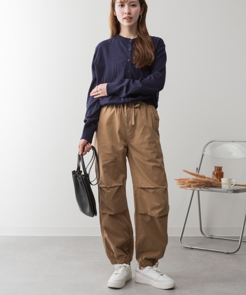 RCD(アールシーディー)の「リラックスワイド パラシュートパンツ(チノパンツ・レディース・ベージュ/ブラック/カーキ・M/L/LL/3L/4L)」の15枚目の写真