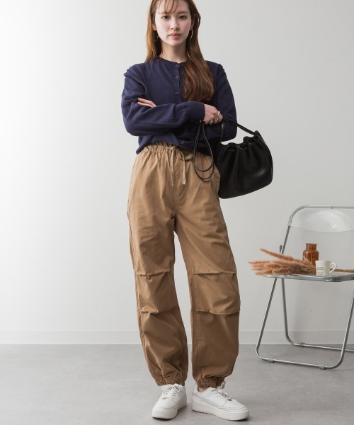 RCD(アールシーディー)の「リラックスワイド パラシュートパンツ(チノパンツ・レディース・ベージュ/ブラック/カーキ・M/L/LL/3L/4L)」の16枚目の写真