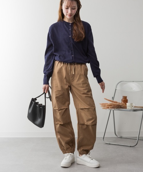 RCD(アールシーディー)の「リラックスワイド パラシュートパンツ(チノパンツ・レディース・ベージュ/ブラック/カーキ・M/L/LL/3L/4L)」の17枚目の写真
