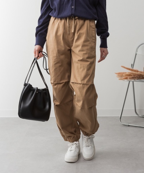 RCD(アールシーディー)の「リラックスワイド パラシュートパンツ(チノパンツ・レディース・ベージュ/ブラック/カーキ・M/L/LL/3L/4L)」の21枚目の写真