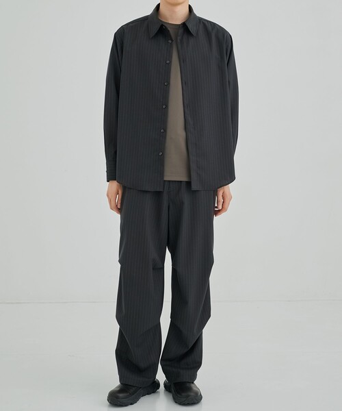 UNITED TOKYO（ユナイテッドトウキョウ）の「SUMMER WOOL パラシュートパンツ（カーゴパンツ・メンズ・ブラック/グレイッシュベージュ・1/2）」の18枚目の写真