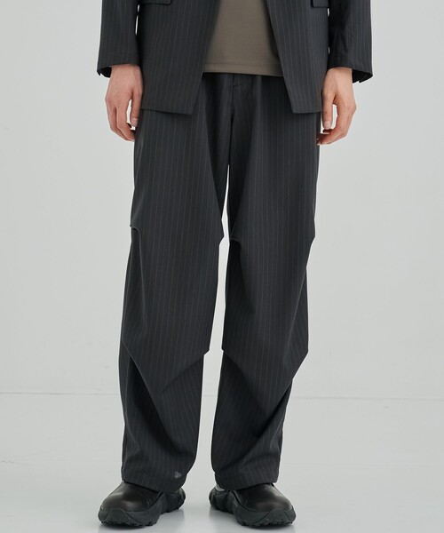 UNITED TOKYO（ユナイテッドトウキョウ）の「SUMMER WOOL パラシュートパンツ（カーゴパンツ・メンズ・ブラック/グレイッシュベージュ・1/2）」の21枚目の写真