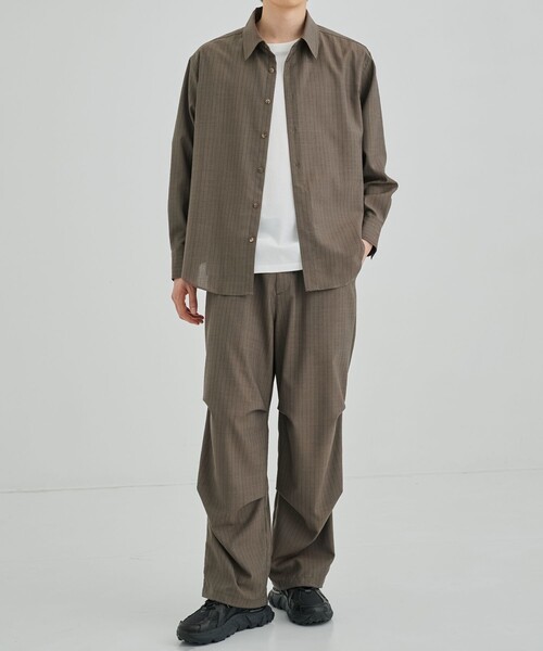 UNITED TOKYO（ユナイテッドトウキョウ）の「SUMMER WOOL パラシュートパンツ（カーゴパンツ・メンズ・ブラック/グレイッシュベージュ・1/2）」の20枚目の写真