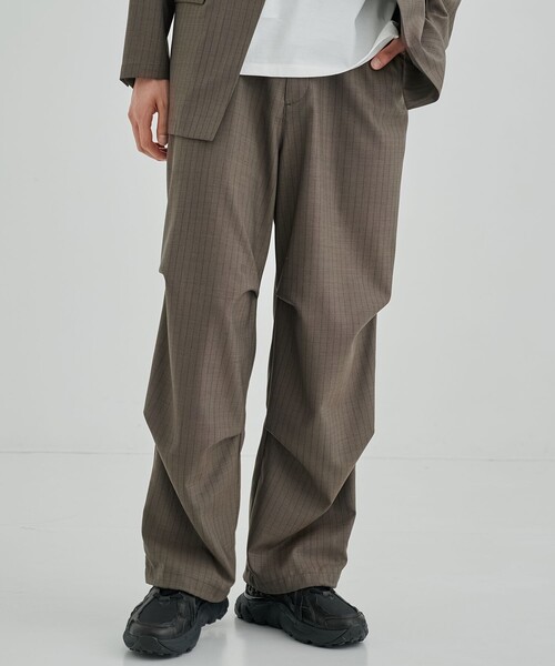 UNITED TOKYO（ユナイテッドトウキョウ）の「SUMMER WOOL パラシュートパンツ（カーゴパンツ・メンズ・ブラック/グレイッシュベージュ・1/2）」の14枚目の写真