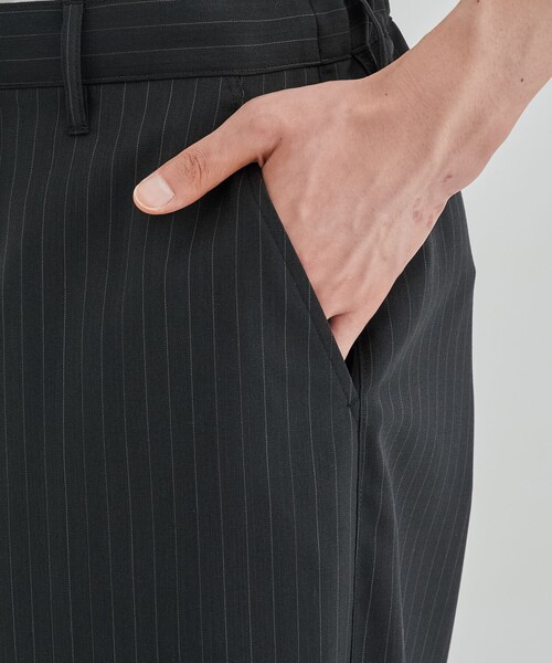 UNITED TOKYO（ユナイテッドトウキョウ）の「SUMMER WOOL パラシュートパンツ（カーゴパンツ・メンズ・ブラック/グレイッシュベージュ・1/2）」の8枚目の写真