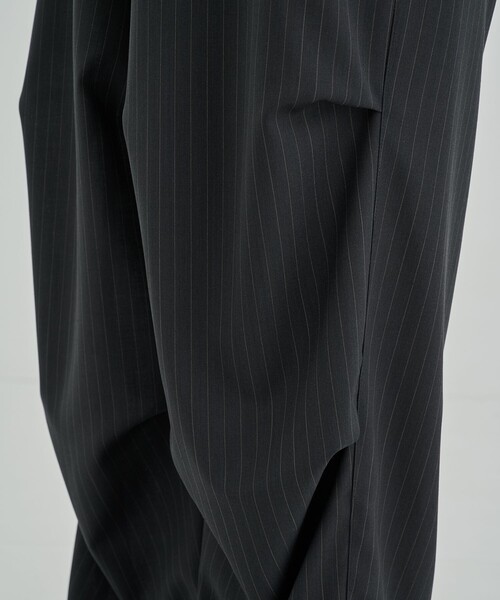 UNITED TOKYO（ユナイテッドトウキョウ）の「SUMMER WOOL パラシュートパンツ（カーゴパンツ・メンズ・ブラック/グレイッシュベージュ・1/2）」の9枚目の写真