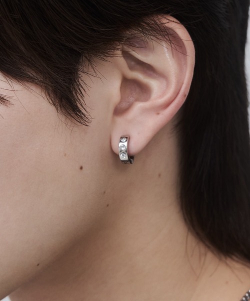 WYZ surgical stainless(ダブリューワイジィーサージカルステンレス)の「【 金属アレルギー対応 】ビジューフープイヤリング サージカルステンレス(両耳用)(イヤリング・メンズ・シルバー/ブラック・FREE)」の8枚目の写真