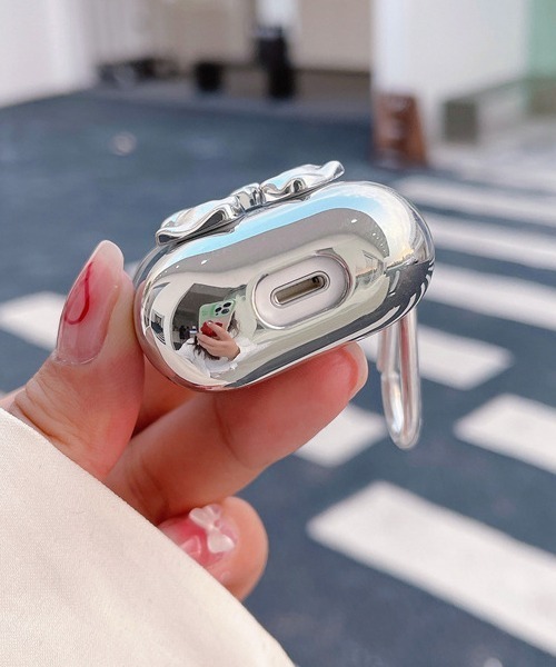 Fun & Daily（ファンアンドデイリー）の「Silver Ribbon AirPods4 Case / エアポッズ４（ヘッドフォン/イヤホン・レディース・シルバー・FREE）」の5枚目の写真