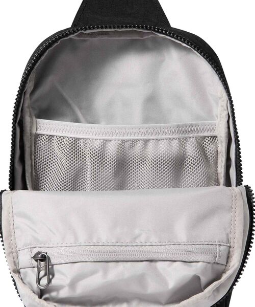 NIKE(ナイキ)の「ナイキ オーラ クロスボディバッグ (5L) / Nike Aura Crossbody Bag (5L) HF7038-013 Black(ボディバッグ/ウエストポーチ・メンズ・ブラック・ONE SIZE)」の5枚目の写真