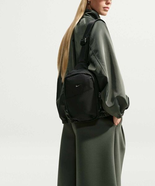 NIKE(ナイキ)の「ナイキ オーラ クロスボディバッグ (5L) / Nike Aura Crossbody Bag (5L) HF7038-013 Black(ボディバッグ/ウエストポーチ・メンズ・ブラック・ONE SIZE)」の8枚目の写真