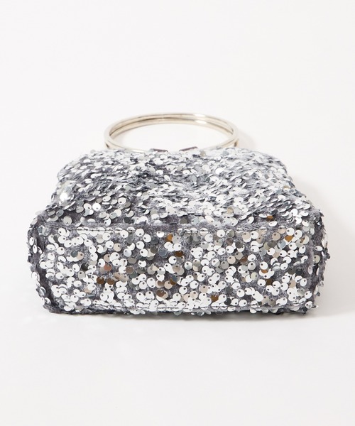 AIMER（エメ）の「【WEB限定】リングハンドルスパンコールパーティーバッグ（ハンドバッグ・レディース・ベージュ/シルバー・FREE）」の6枚目の写真