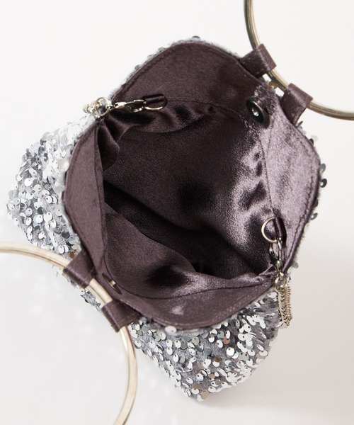 AIMER（エメ）の「【WEB限定】リングハンドルスパンコールパーティーバッグ（ハンドバッグ・レディース・ベージュ/シルバー・FREE）」の7枚目の写真