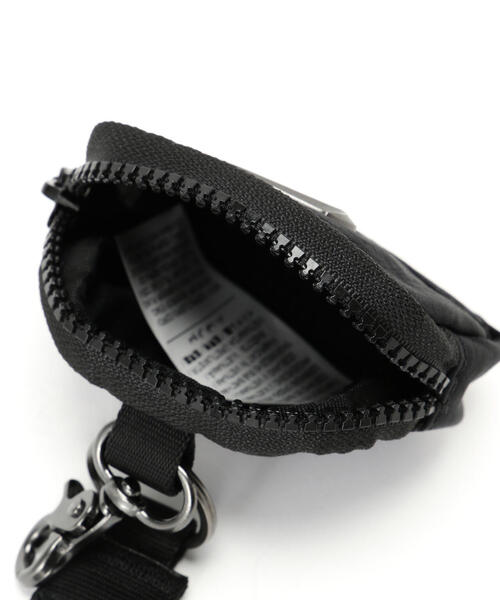 NIKE（ナイキ）の「NIKE/ナイキ オーラ イヤホンケース（その他小物・メンズ・ブラック・F）」の5枚目の写真