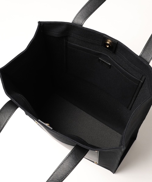 CULLNI（クルニ）の「Leather Pocket Canvas Tote（トートバッグ・メンズ・ブラック/ダークグレー/ブラック×ブルー・ONESIZE）」の4枚目の写真