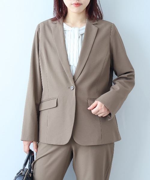 fleur by mint breeze(フルールバイミントブリーズ)の「【イージーケア】【L~5L 大きいサイズ】コンパクトツイルストレッチテーラードジャケット(テーラードジャケット・レディース・ネイビー/ブラウン・LL/3L/4L/5L)」の1枚目の写真