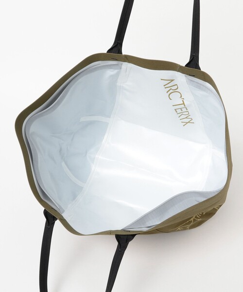 ARC'TERYX(アークテリクス)の「ARC'TERYX / Carrier 45 Gear Tote(トートバッグ・メンズ・ブラック/パープル系その他7/レッド/グリーン系その他4・ONE SIZE)」の15枚目の写真