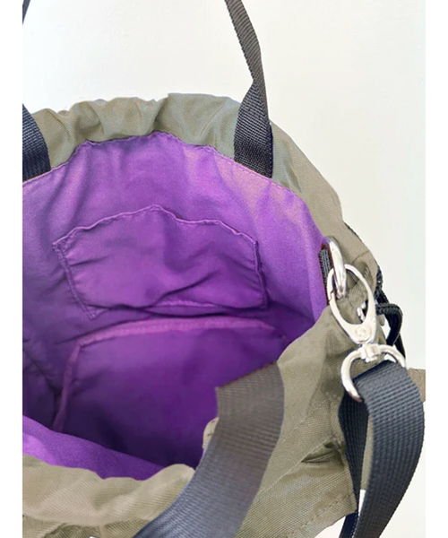 NOMINE（ノミネ）の「【MISFITS】2WAYフリル 巾着 トートバッグ（トートバッグ・レディース・ブラック/グレイッシュベージュ/ダークオレンジ・フリー）」の17枚目の写真