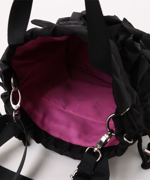 NOMINE（ノミネ）の「【MISFITS】2WAYフリル 巾着 トートバッグ（トートバッグ・レディース・ブラック/グレイッシュベージュ/ダークオレンジ・フリー）」の22枚目の写真