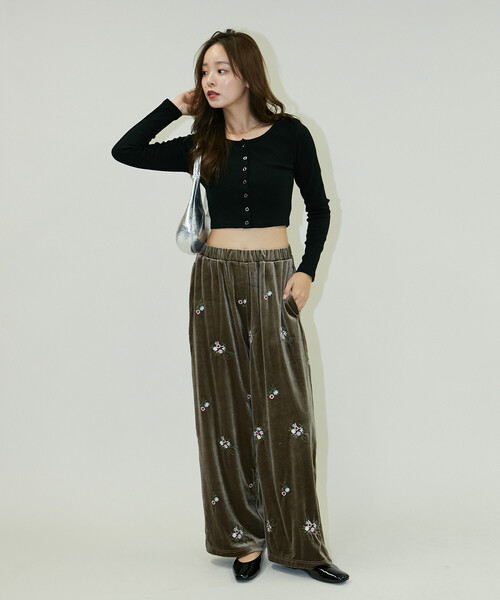 PUBLUX（パブリュクス）の「PUBLUX/パブリュクス 花刺繍 ベロア イージーパンツ　限定展開（その他パンツ・レディース・ブラック/ベージュ/ブラウン・ﾌﾘ-）」の10枚目の写真
