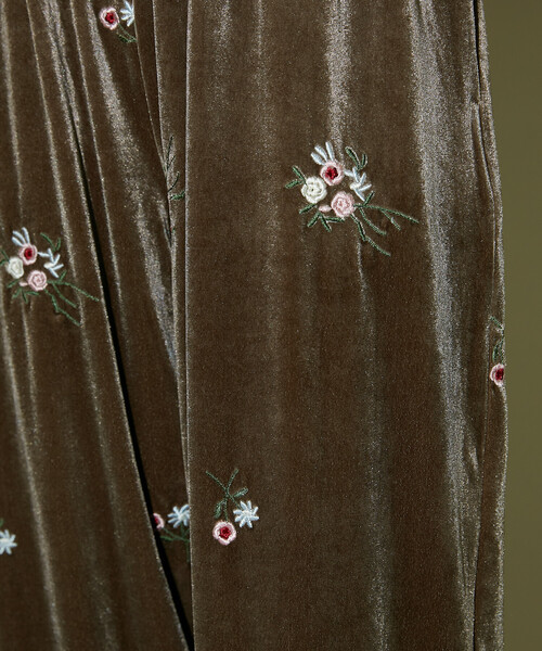 PUBLUX（パブリュクス）の「PUBLUX/パブリュクス 花刺繍 ベロア イージーパンツ　限定展開（その他パンツ・レディース・ブラック/ベージュ/ブラウン・ﾌﾘ-）」の11枚目の写真