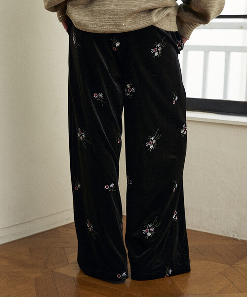 PUBLUX（パブリュクス）の「PUBLUX/パブリュクス 花刺繍 ベロア イージーパンツ　限定展開（その他パンツ・レディース・ブラック/ベージュ/ブラウン・ﾌﾘ-）」の15枚目の写真
