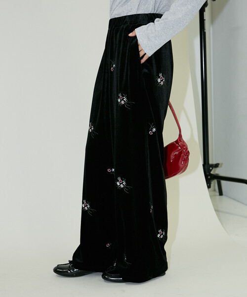 PUBLUX（パブリュクス）の「PUBLUX/パブリュクス 花刺繍 ベロア イージーパンツ　限定展開（その他パンツ・レディース・ブラック/ベージュ/ブラウン・ﾌﾘ-）」の19枚目の写真