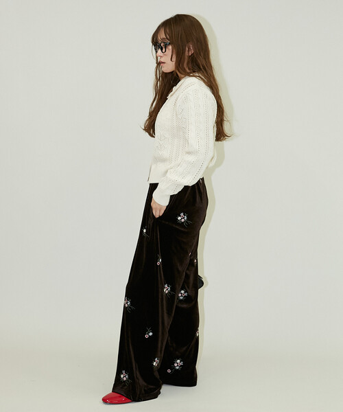 PUBLUX（パブリュクス）の「PUBLUX/パブリュクス 花刺繍 ベロア イージーパンツ　限定展開（その他パンツ・レディース・ブラック/ベージュ/ブラウン・ﾌﾘ-）」の6枚目の写真