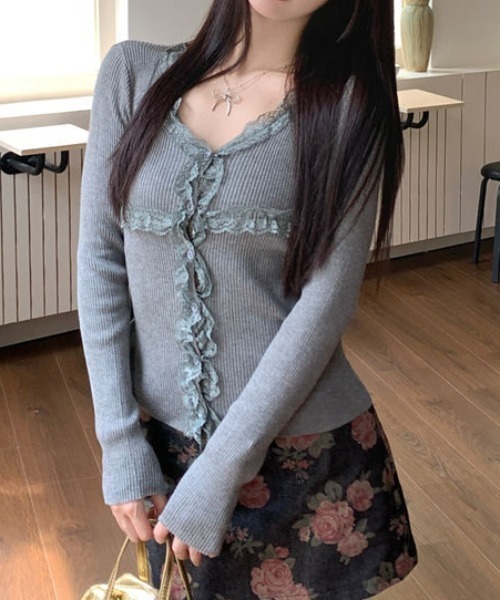 Vipoa(ヴィポア)の「フリルレースステッチトップス(Tシャツ/カットソー・レディース・ホワイト/レッド/ブラック/グレー・FREE)」の7枚目の写真