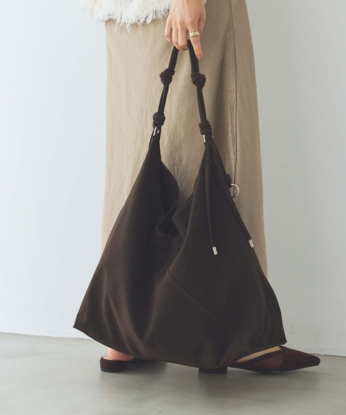 LE VERNIS（ル・ベルニ）の「スエードＫｎｏｔハンドル（ショルダーバッグ・レディース・キャメル/ブラウン・FREE）」の2枚目の写真