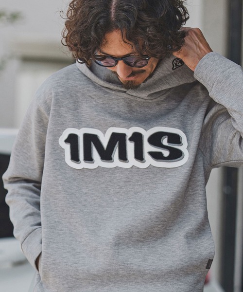 1minute 1second(ワンミニットワンセカンド)の「mpa3958-cardboard hoodie with 1M1S chenille embroidered patch パーカー(1M25F230)(パーカー・メンズ・ネイビー/トップグレー/ブラック・XL/L/M/S)」の3枚目の写真