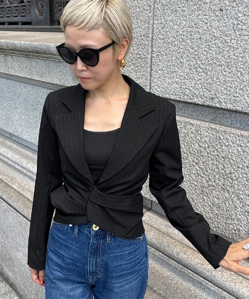 JENNE(ジェンヌ)の「ピンストライプジャケット(その他アウター・レディース・チャコール/ブラック・LARGE/MEDIUM/SMALL)」の2枚目の写真