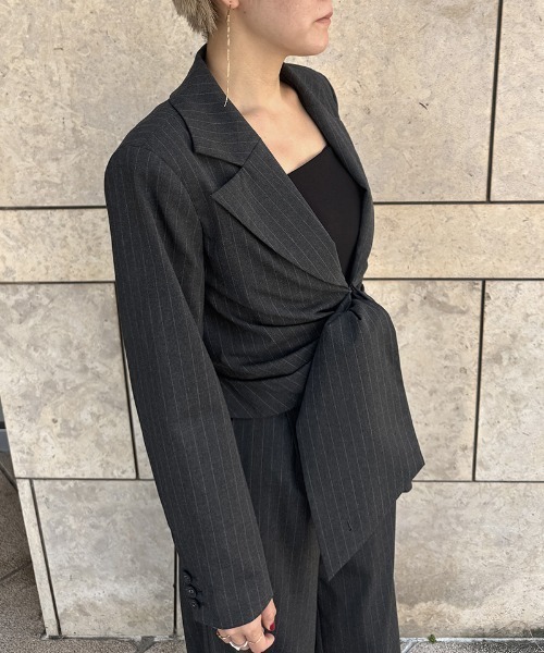 JENNE(ジェンヌ)の「ピンストライプジャケット(その他アウター・レディース・チャコール/ブラック・LARGE/MEDIUM/SMALL)」の18枚目の写真