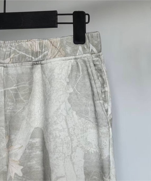 AsheKsha（アシクシャ）の「プリント柄のワイドパンツ（スウェットパンツ・レディース・グレー・M/L/S）」の3枚目の写真