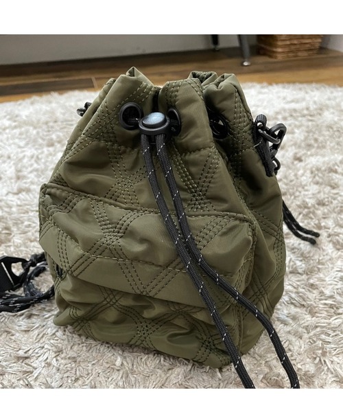 Tomieco(トミエコ)の「ナイロンキルティング 巾着ショルダーバッグ(ショルダーバッグ・レディース・ベージュ/カーキ・FREE)」の12枚目の写真