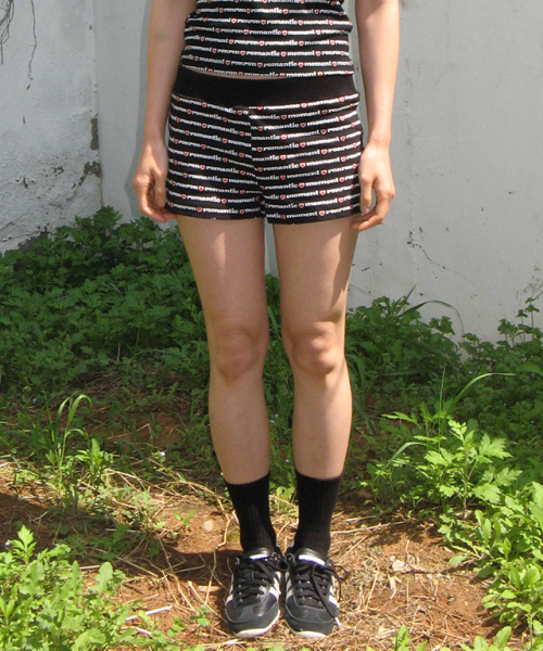 RONRON(ロンロン)の「ALL OVER PRINT MINI SHORTS BLACK(その他パンツ・レディース・その他・FREE)」の1枚目の写真