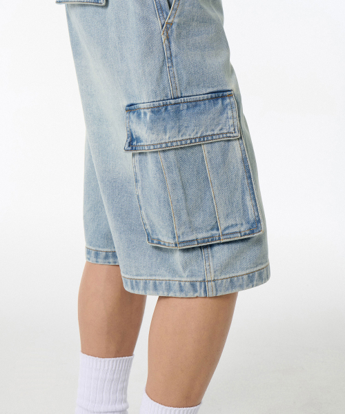 MUSINSA STANDARD（ムシンサスタンダード）の「ビッグブラシカーゴバミューダデニムパンツ[スカイブルー]（デニムパンツ・メンズ・その他・30/31/33/26/27/28/40/38/42/36/34/32/29）」の5枚目の写真