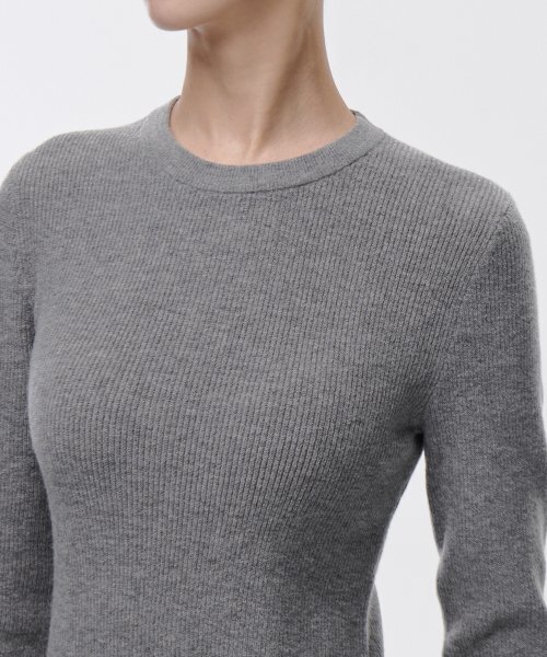 MUSINSA STANDARD WOMAN（ムシンサスタンダードウーマン）の「ウィメンズリブスリムクルーネックニット[ミディアムグレー]（ニット/セーター・レディース・その他・SMALL/MEDIUM/LARGE/X-SMALL）」の4枚目の写真