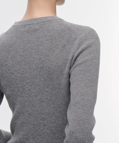 MUSINSA STANDARD WOMAN（ムシンサスタンダードウーマン）の「ウィメンズリブスリムクルーネックニット[ミディアムグレー]（ニット/セーター・レディース・その他・SMALL/MEDIUM/LARGE/X-SMALL）」の6枚目の写真