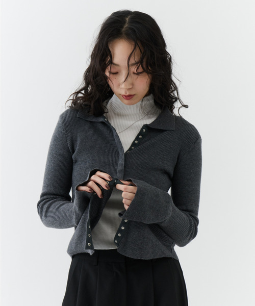 NUJOH(ヌゾ)の「Volume Sleeve Knit Top / ボリュームスリーブニットトップ(カーディガン/ボレロ・レディース・ベージュ/ブラック/チャコールグレー・FREE)」の3枚目の写真