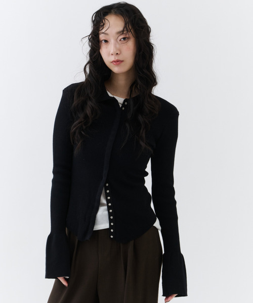 NUJOH(ヌゾ)の「Volume Sleeve Knit Top / ボリュームスリーブニットトップ(カーディガン/ボレロ・レディース・ベージュ/ブラック/チャコールグレー・FREE)」の2枚目の写真