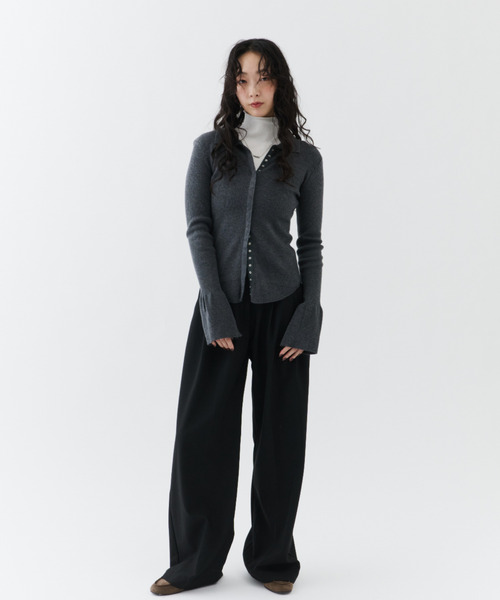 NUJOH(ヌゾ)の「Volume Sleeve Knit Top / ボリュームスリーブニットトップ(カーディガン/ボレロ・レディース・ベージュ/ブラック/チャコールグレー・FREE)」の21枚目の写真