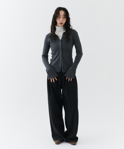 NUJOH(ヌゾ)の「Volume Sleeve Knit Top / ボリュームスリーブニットトップ(カーディガン/ボレロ・レディース・ベージュ/ブラック/チャコールグレー・FREE)」の22枚目の写真