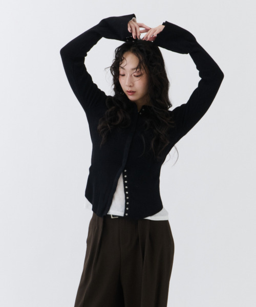NUJOH(ヌゾ)の「Volume Sleeve Knit Top / ボリュームスリーブニットトップ(カーディガン/ボレロ・レディース・ベージュ/ブラック/チャコールグレー・FREE)」の19枚目の写真