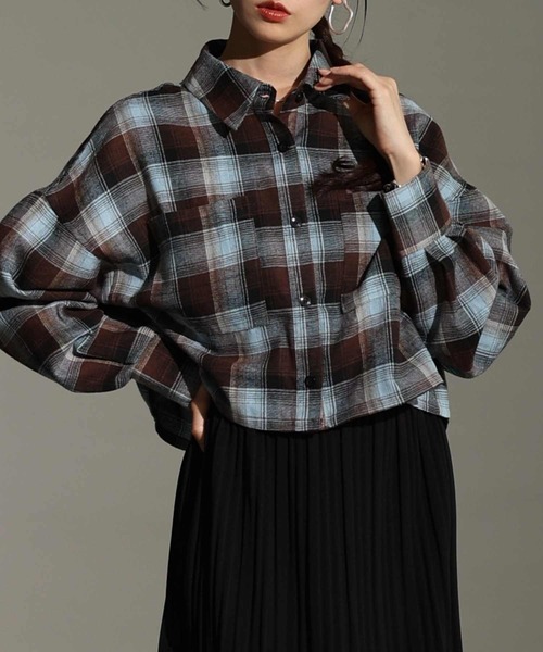 Sawa a la mode(サワアラモード)の「トラッドチェック柄クロップドシャツ(シャツ/ブラウス・レディース・ブラウン/ブラック/アイボリー・FREE)」の3枚目の写真
