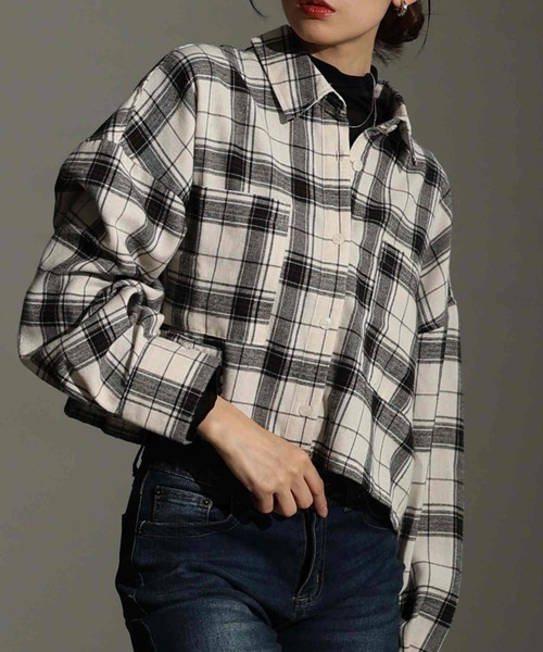 Sawa a la mode(サワアラモード)の「トラッドチェック柄クロップドシャツ(シャツ/ブラウス・レディース・ブラウン/ブラック/アイボリー・FREE)」の2枚目の写真